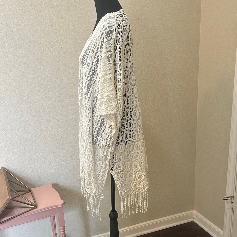 Crochet and lace Cream Lace Kimono Cardigan. Rodeo. - Picture 2 of 6